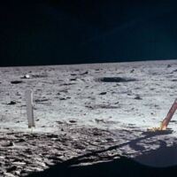 Neil Armstrong arbeitet an der Mondfähre
